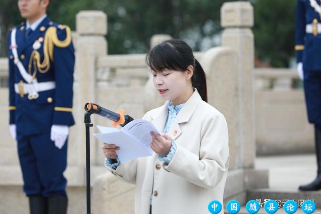 今天，随州烈士陵园来了一群青年人烈士陵园活动,革命先烈纪念