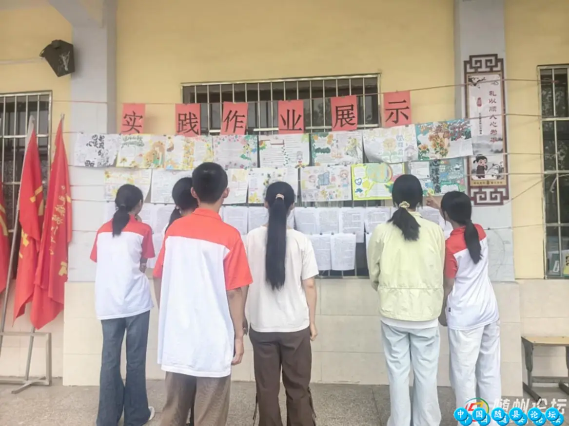唐县镇二中举办心理健康主题作品展唐县镇二中