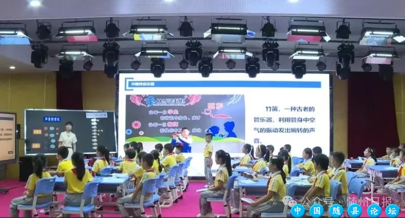 随州市季梁学校科学教师杨娜:当好孩子们科学教育的“引路人”6829 作者: 来源: 发布时间:2024-12-12 19:07